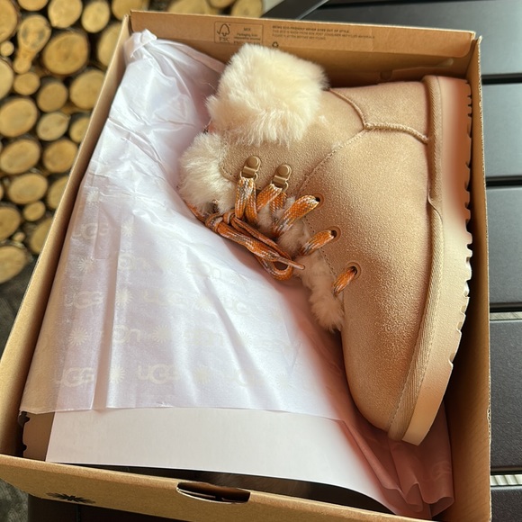 Ugg Mini Alpine Lace - Picture 5 of 5